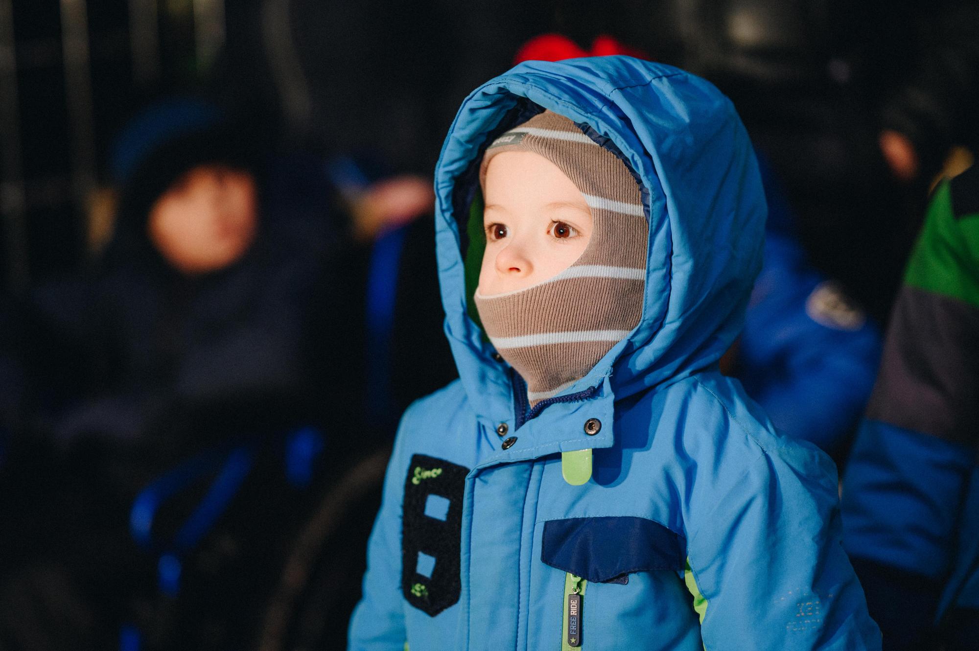 В небе над Киевом пролетели новогодние санки: реакция детей и взрослых на сказку (фото)