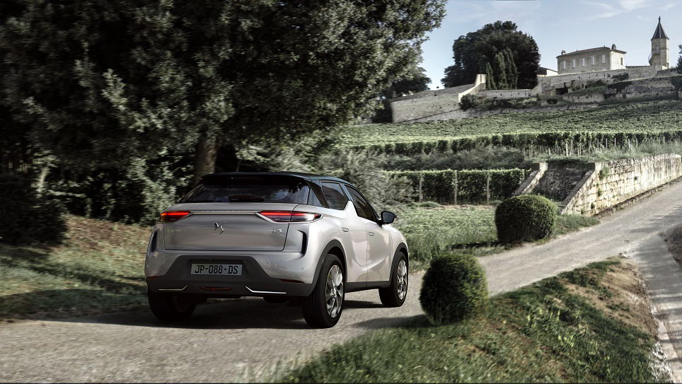 Названы цены и комплектации: первый электрокроссовер DS едет в Украину