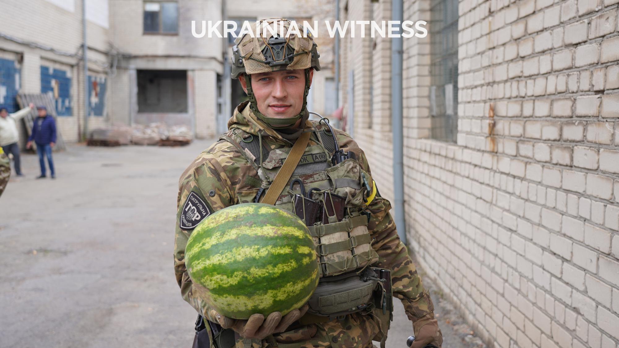 Дивіться, як нацполіція зачищає завод у Херсоні після перебування росіян (відео)