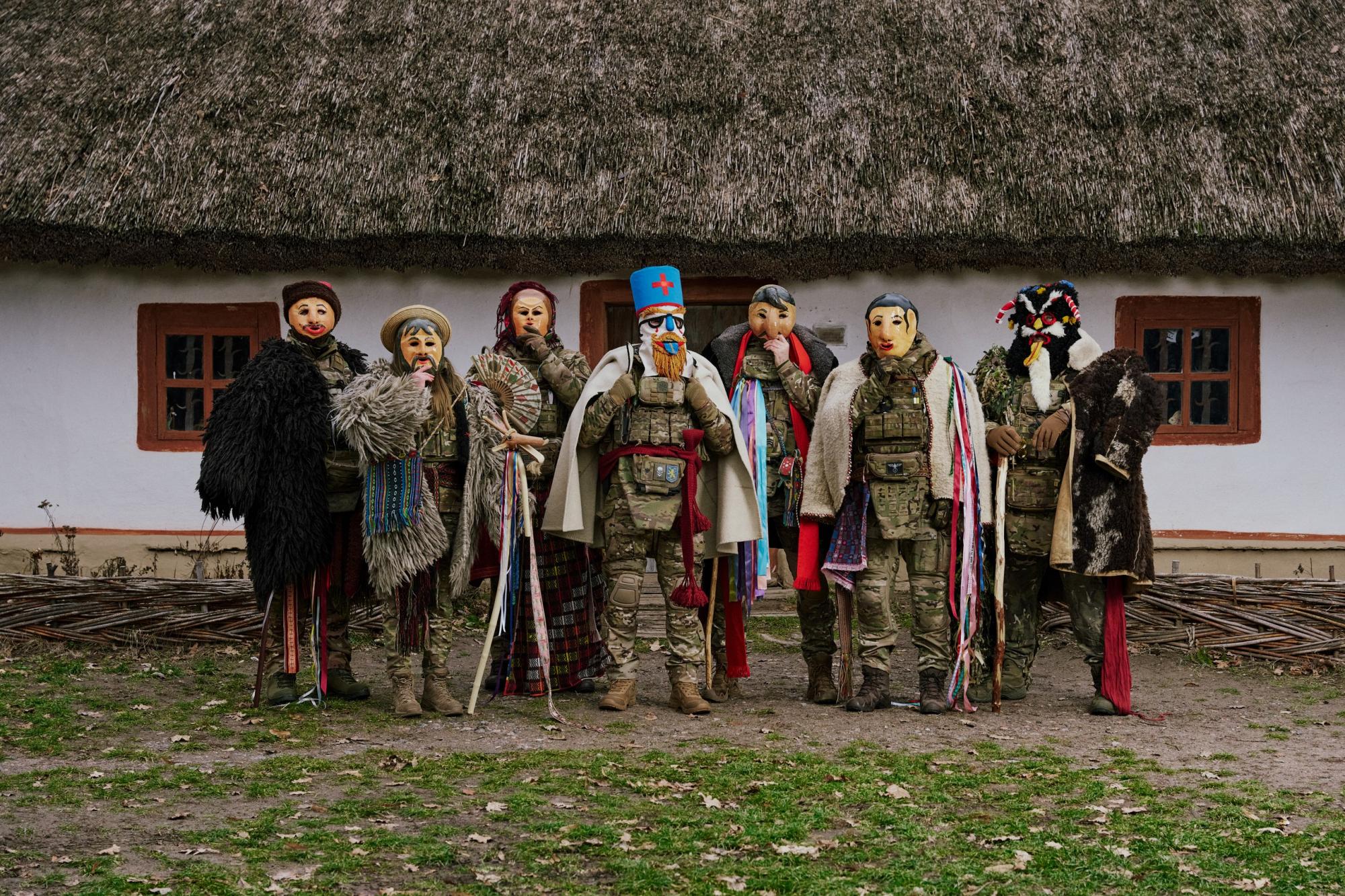 Аби чорти та зло не вхопили! Спецназівці показали дивовижні образи героїв Маланки