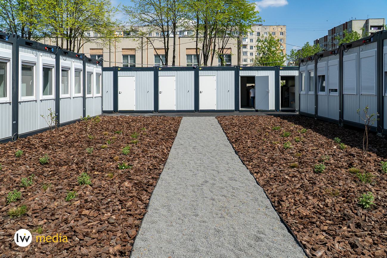 Свет, вода и питание: как выглядит модульный городок для переселенцев во Львове (фото)