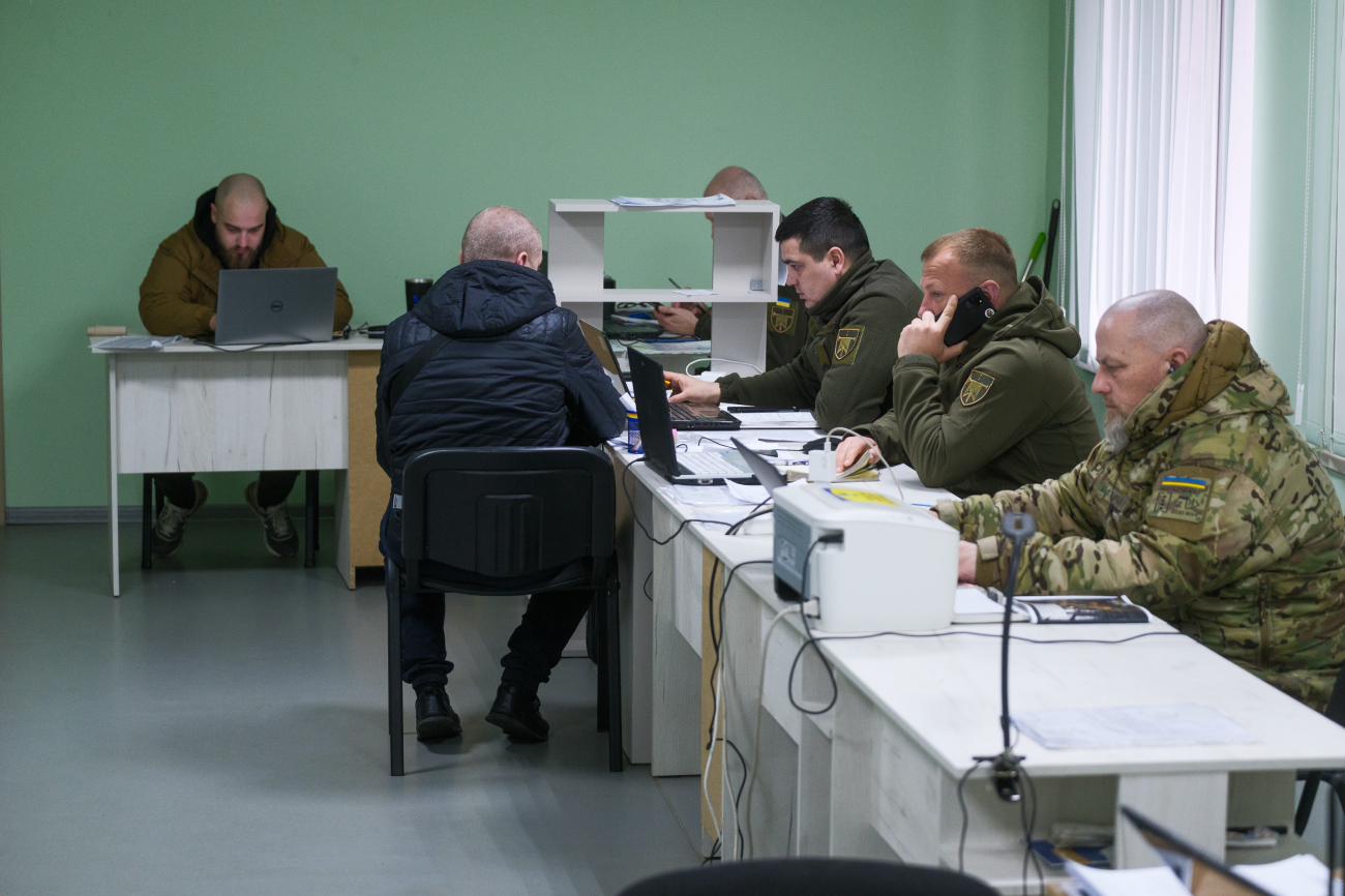 "Мы как HR, только VIP-класса". Как работает первый центр рекрутинга Сухопутных войск в Киеве