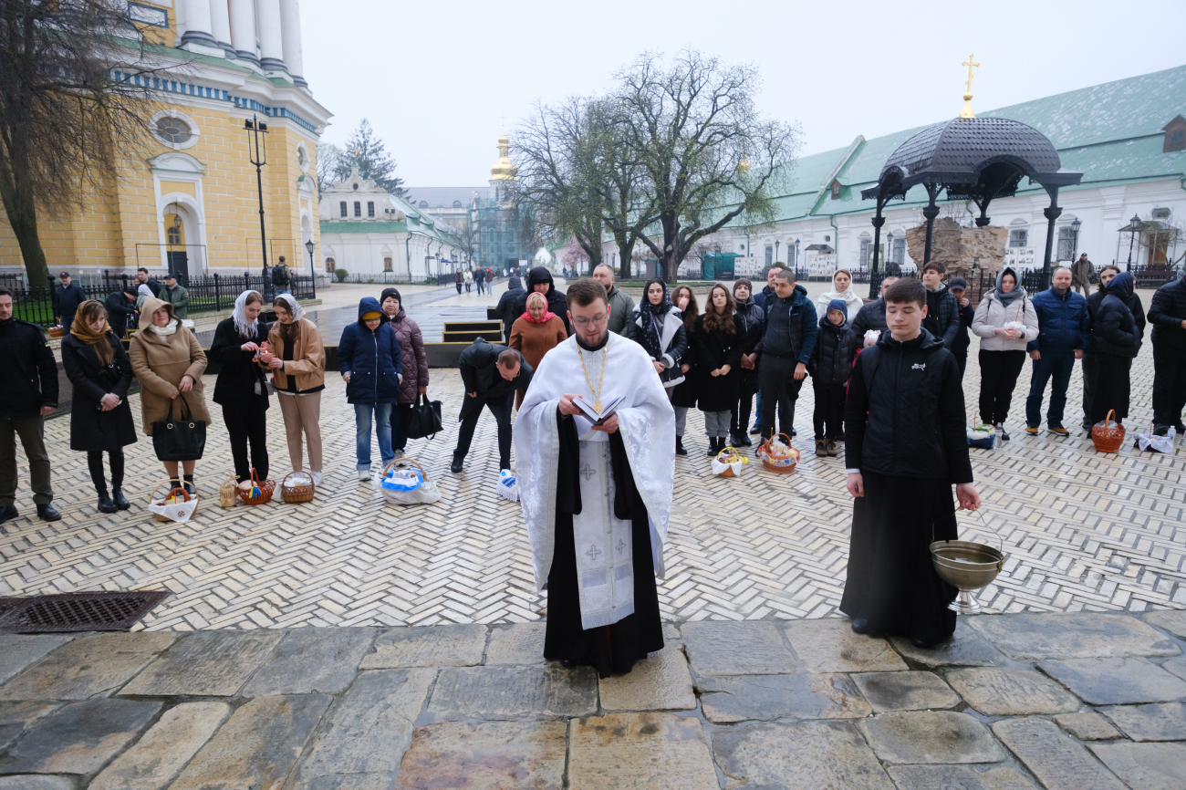 Великдень 2025 у Києві: де святити паски та коли йти до церкви (розклад служб)