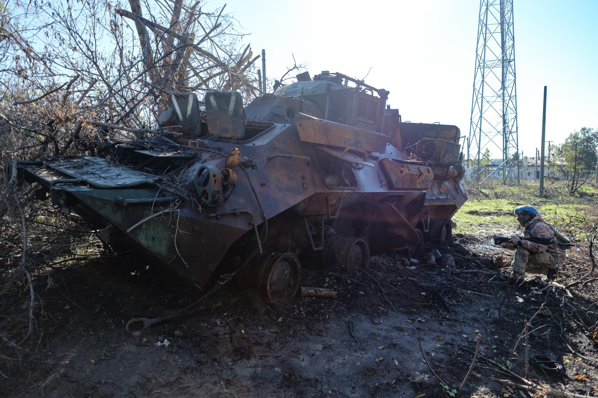 ЗСУ знищили машину, якою хвалилися росіяни. Навіть нема чого здати "на метал" (фото)