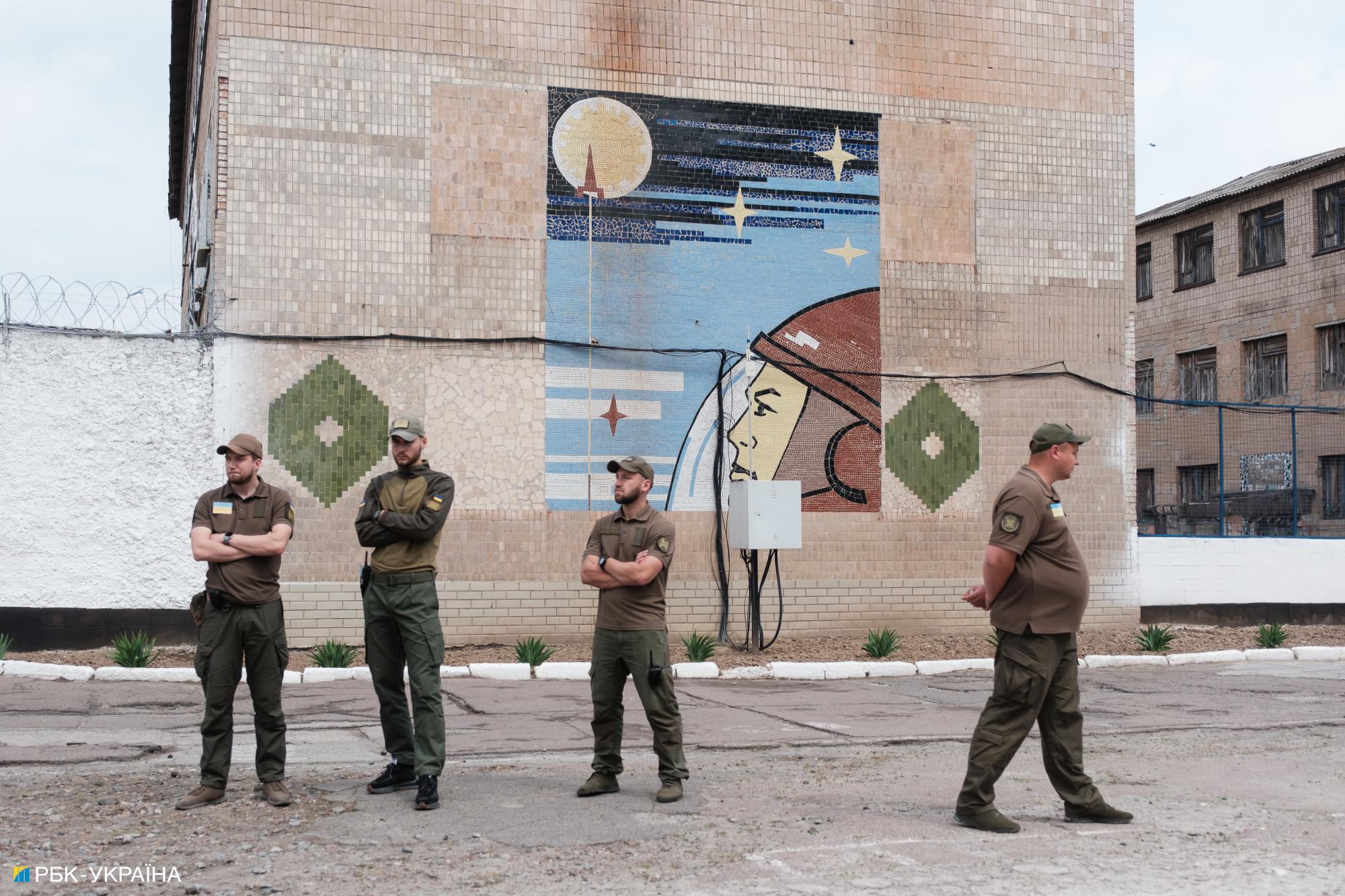 "Щоб запам'ятали не зеком". Чому ув'язнені йдуть на фронт і якою буде їхня служба