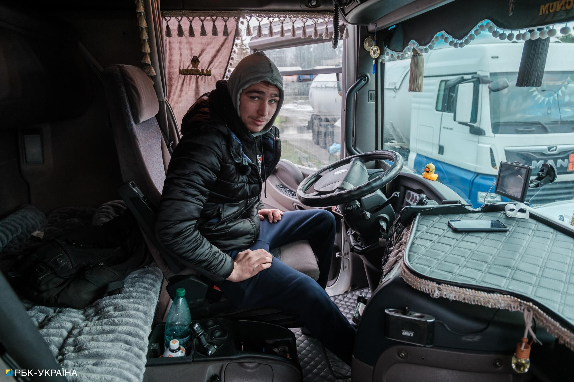 Заручники блокади. Чому поляки не пускають фури в Україну і кому це вигідно