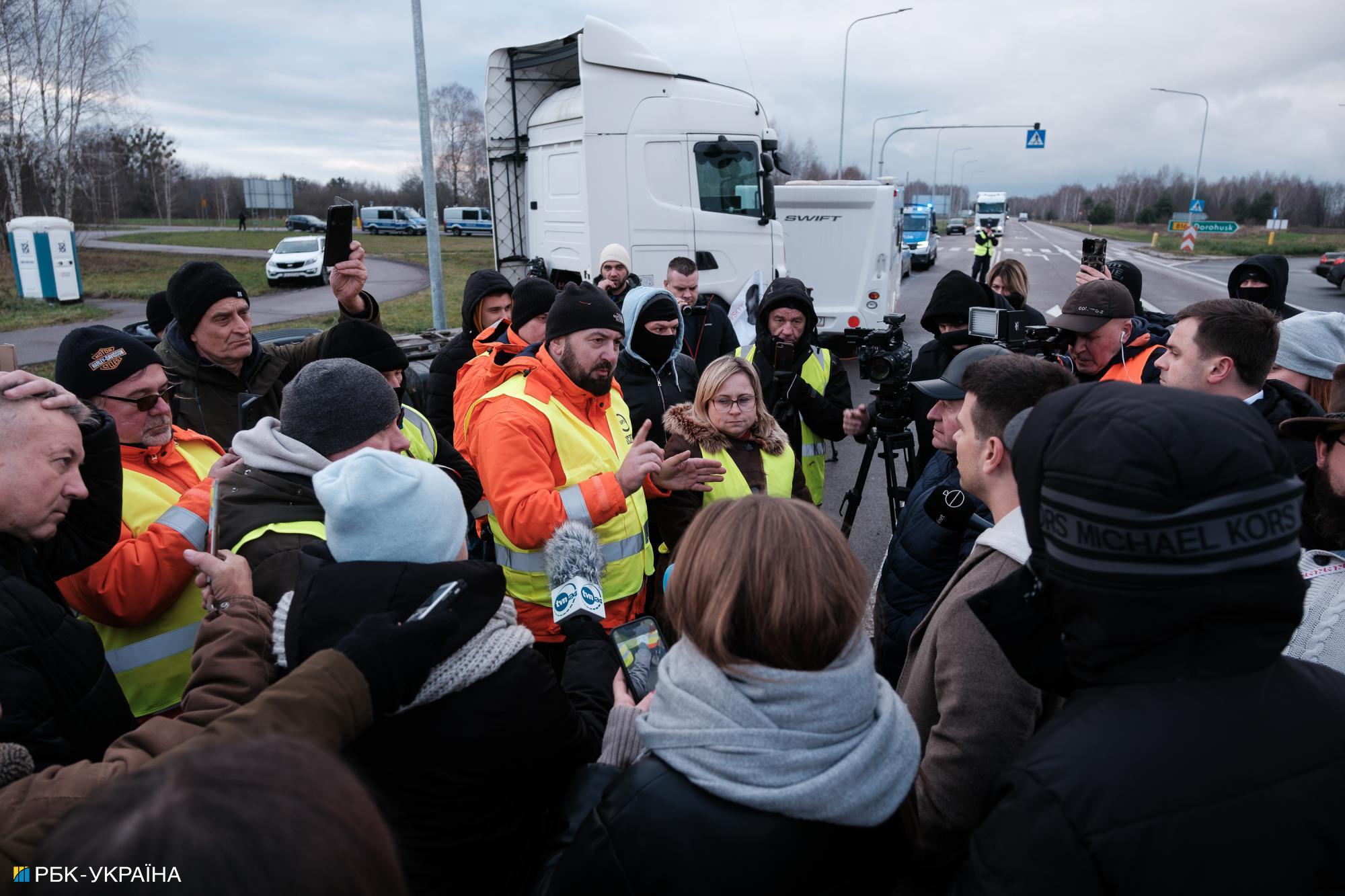 Заручники блокади. Чому поляки не пускають фури в Україну і кому це вигідно