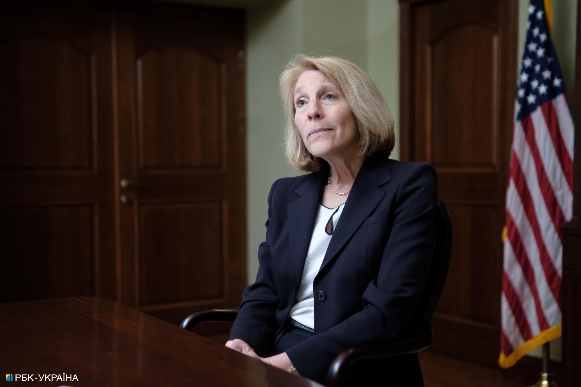 Помічниця держсекретаря США Карен Донфрід: Путін має владу припинити війну сьогодні