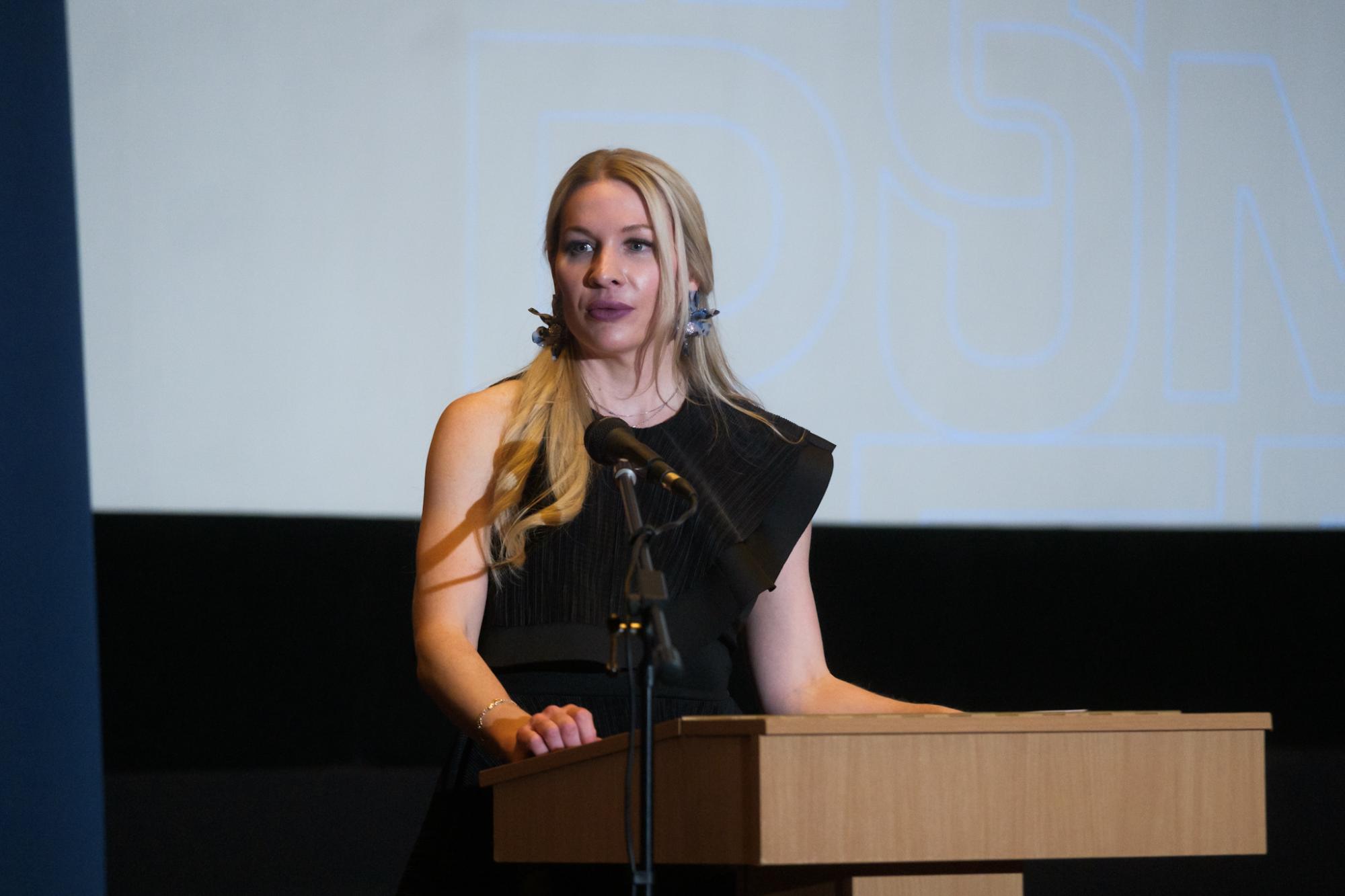 "Свобода має ціну". В Києві відкрилася виставка про іноземців, які захищають Україну на фронті