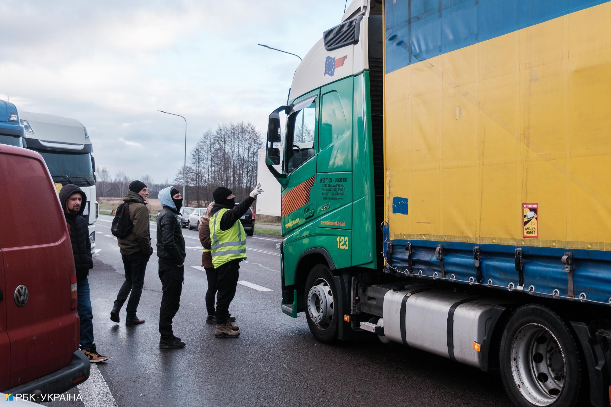 Заручники блокади. Чому поляки не пускають фури в Україну і кому це вигідно