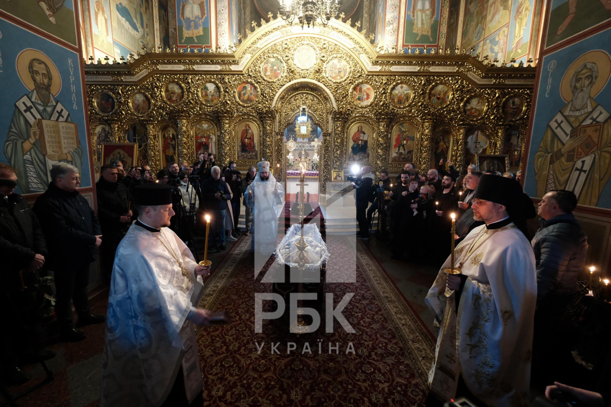 В Києві попрощалися з письменником Дмитром Капрановим (фото)