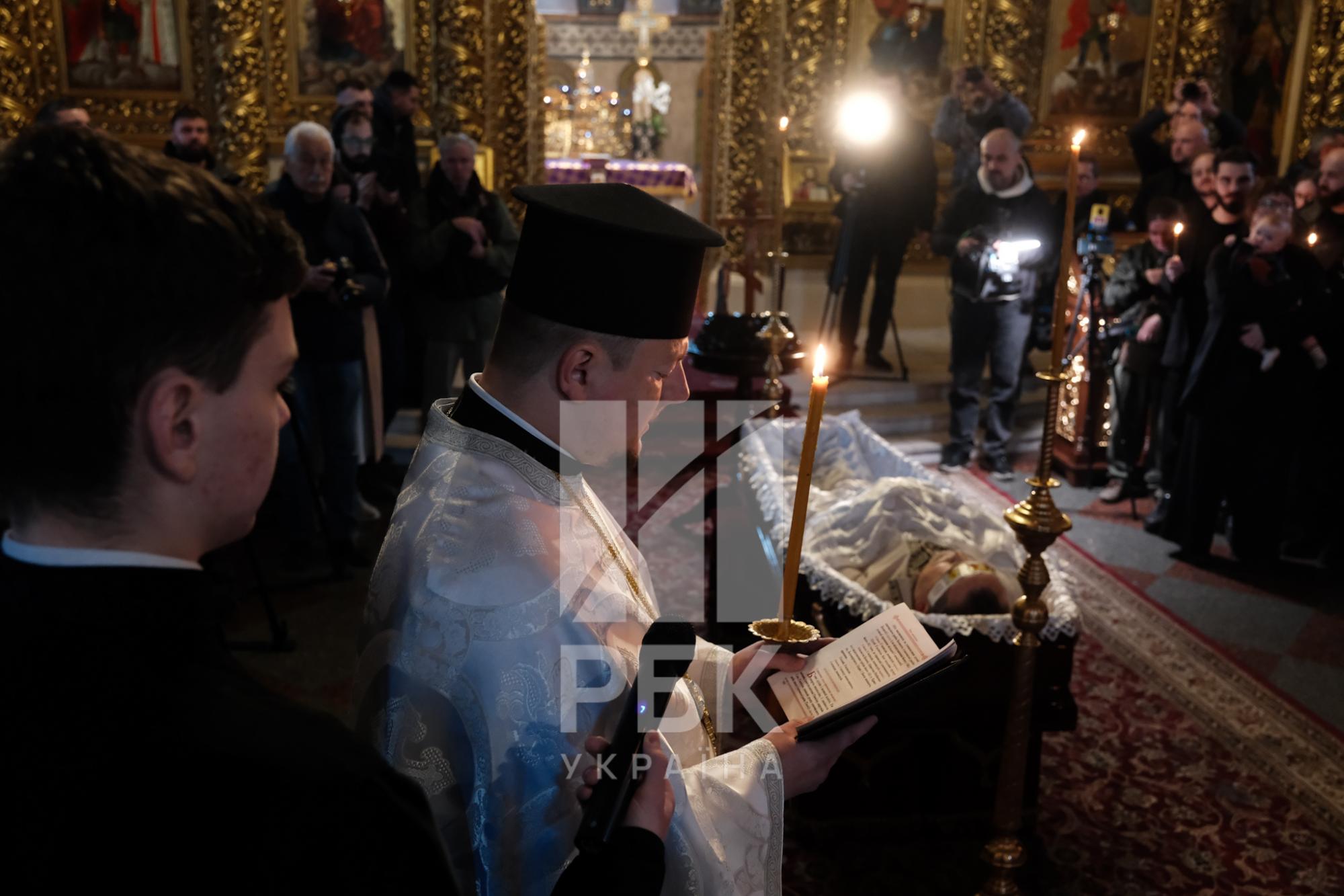 В Києві попрощалися з письменником Дмитром Капрановим (фото)