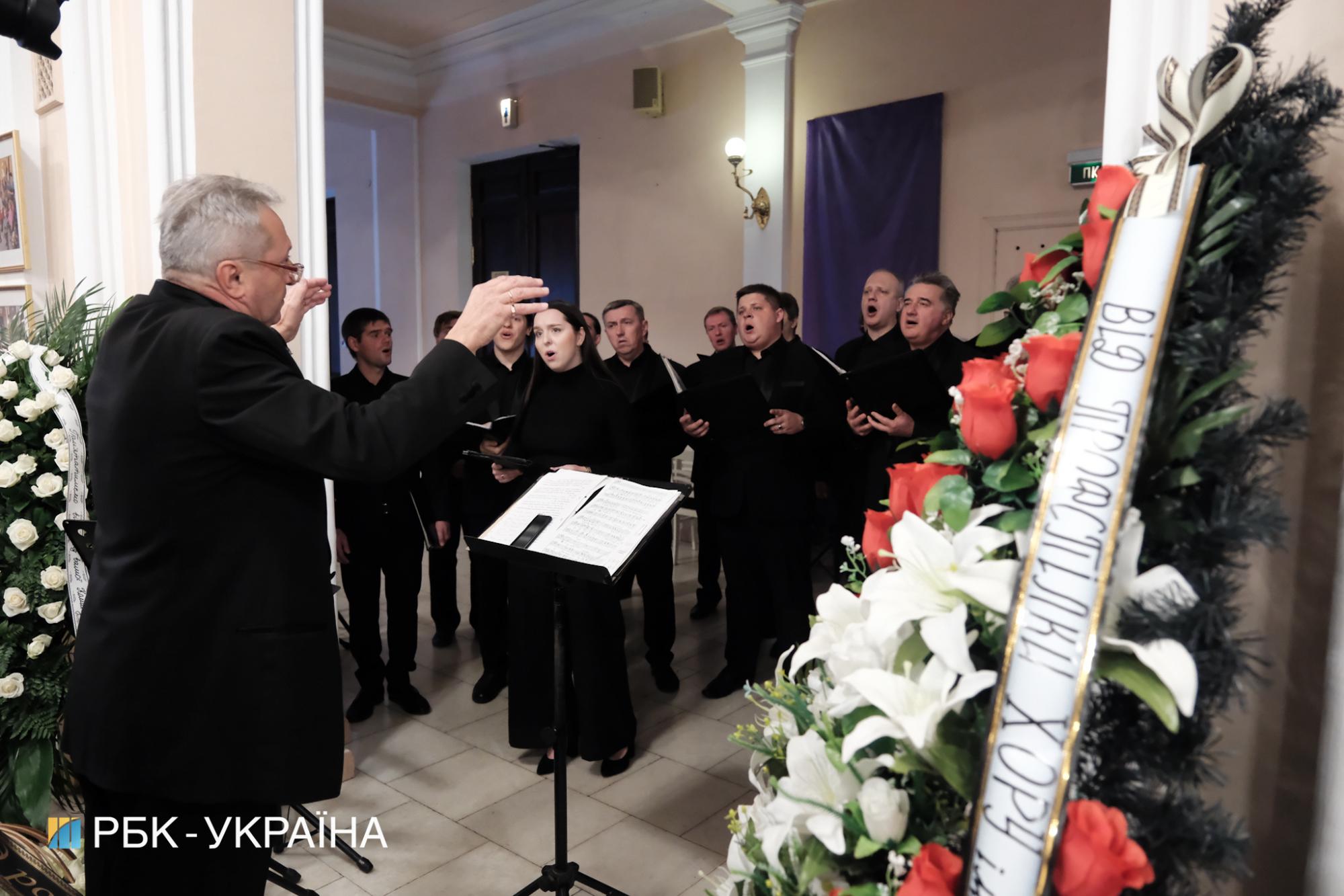 Хор, солісткою якого була Ніна Матвієнко, виконав молитву на прощанні зі співачкою: відео пробирає до мурашок