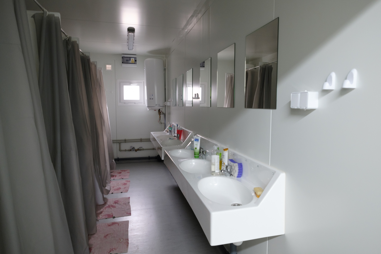 Дом до победы. Как работает модульный городок Ирпеня и о чем мечтают его жители