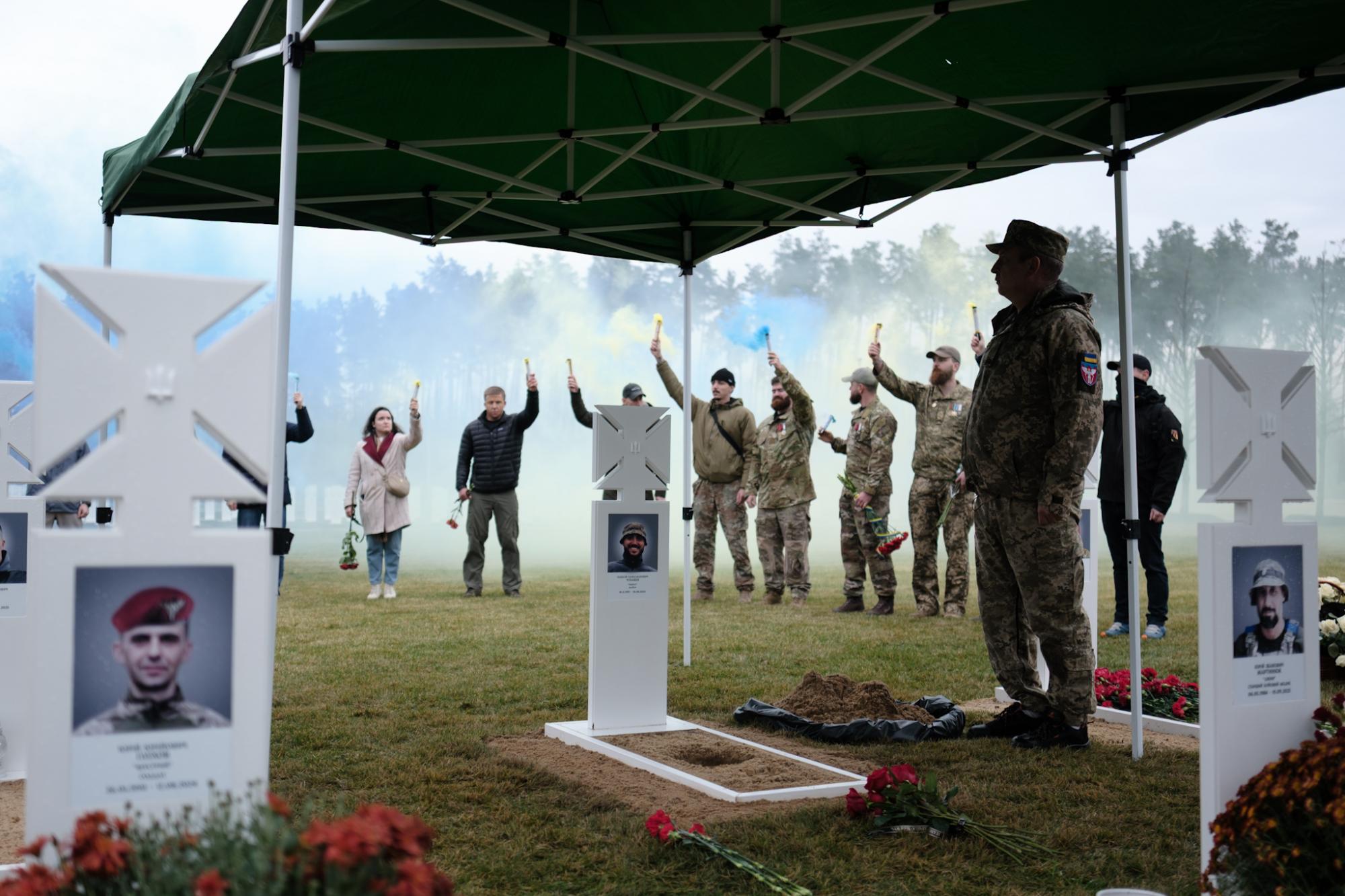 "Наш взірець і легенда". Під Києвом відбулося прощання з військовим ГУР "Рекрутом": фото