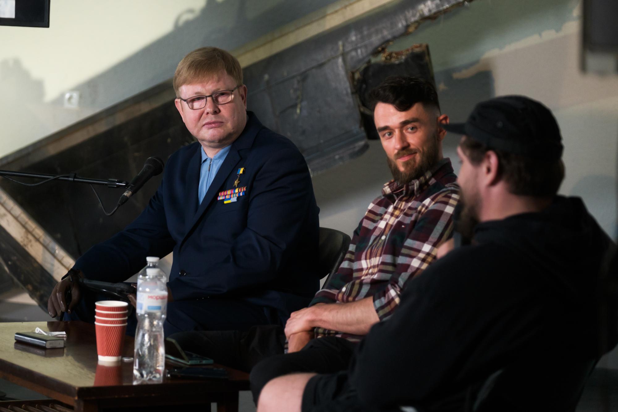 "Это не персонажи из фильмов, а реальные Герои". Бойцы ГУР встретились с молодежью в Киеве