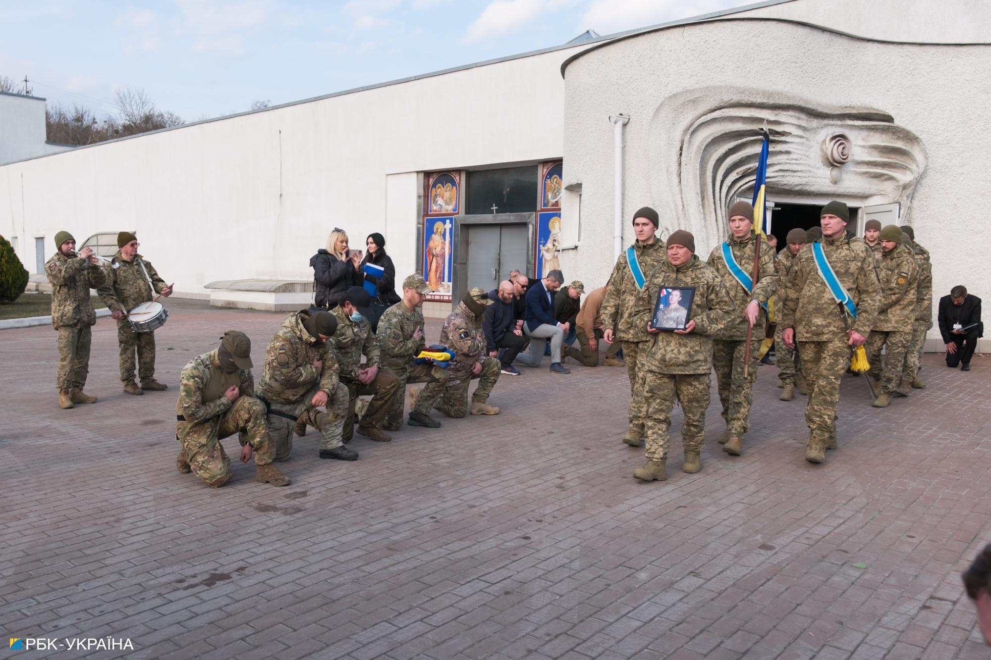 Віддав життя за Україну. У Києві попрощались із 28-річним бійцем з Нової Зеландії