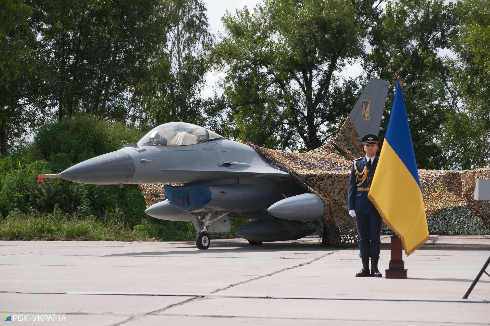 F-16 вже в Україні. Яке озброєння "засвітили" на українських винищувачах