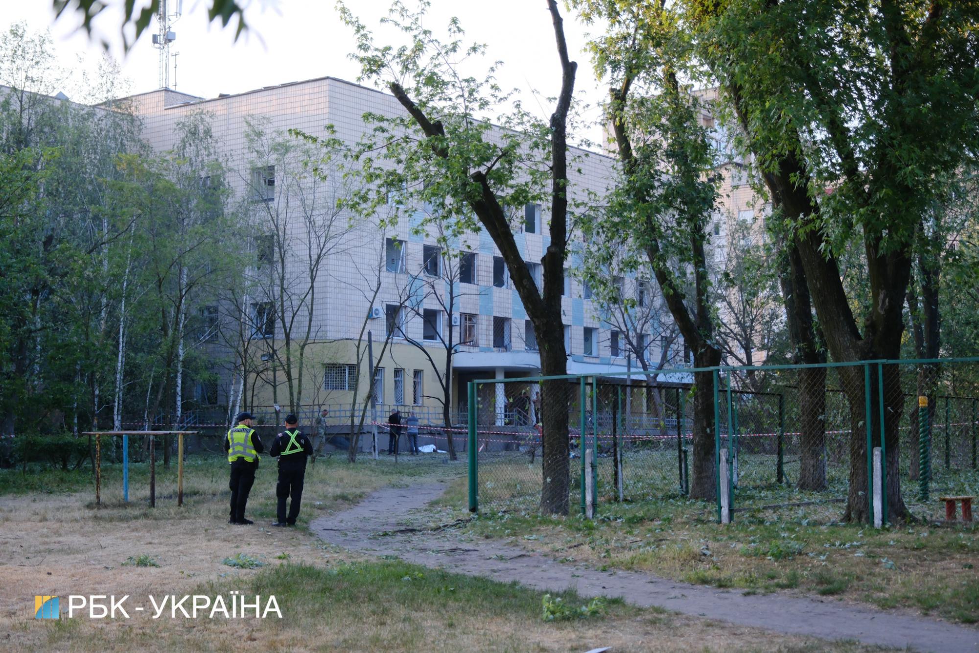 "Укрытие просто не открыли": мужчина потерял жену во время ночной атаки россиян в Киеве