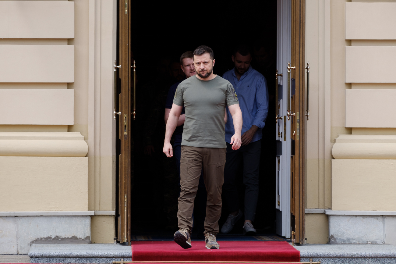 Від ділового шику до мілітарі. Еволюція стилю Зеленського: погляд через роки