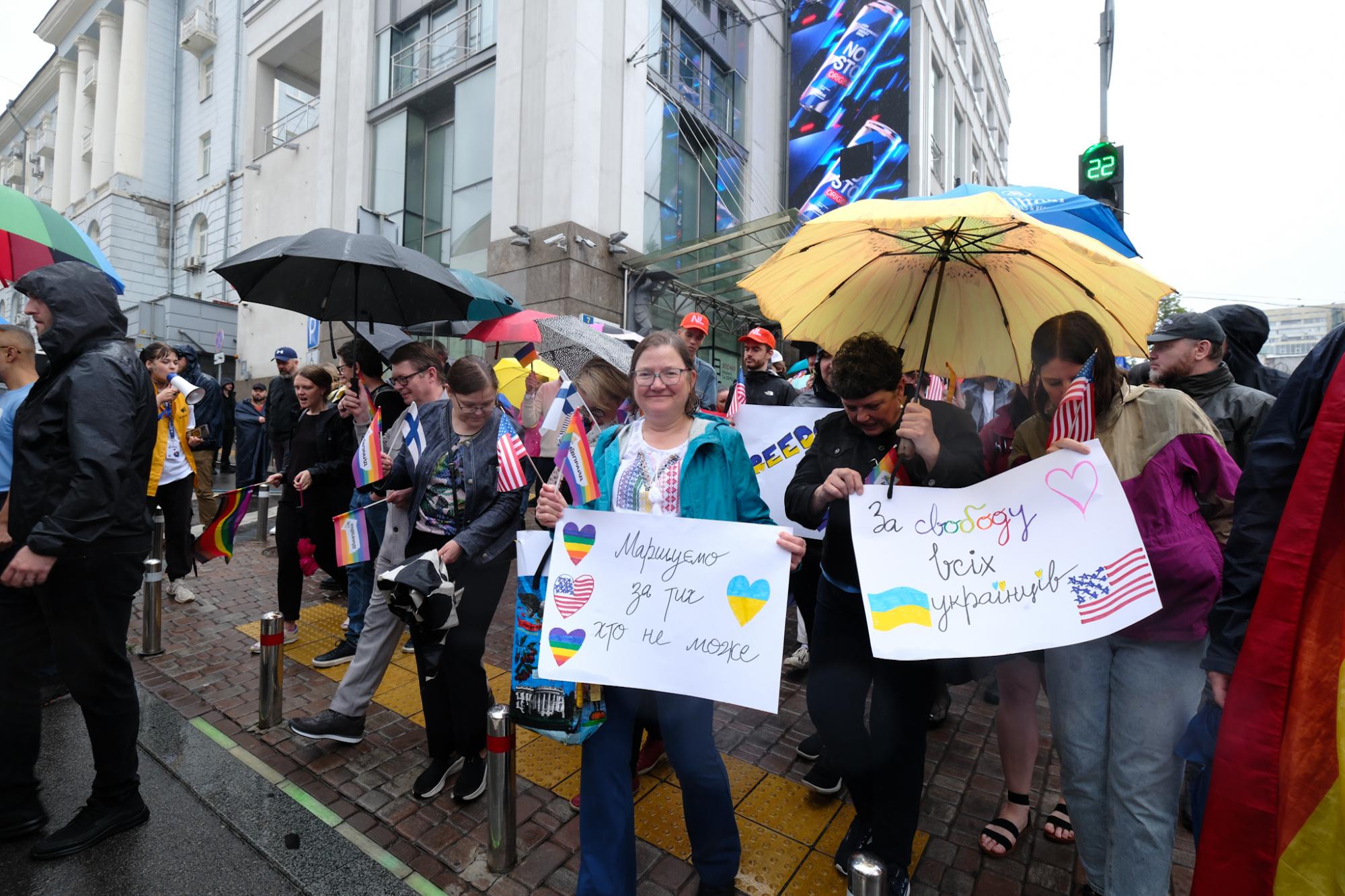 "Гомофобія - це Росія". Як проходив ЛГБТ-прайд у Києві