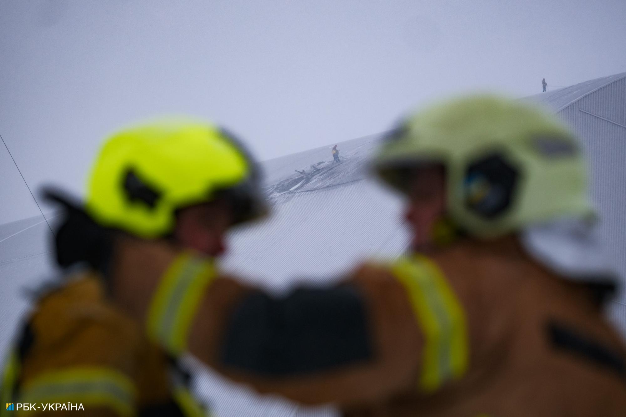 "Арка перестала выполнять свою функцию". Какие угрозы несет удар по ЧАЭС (фоторепортаж)