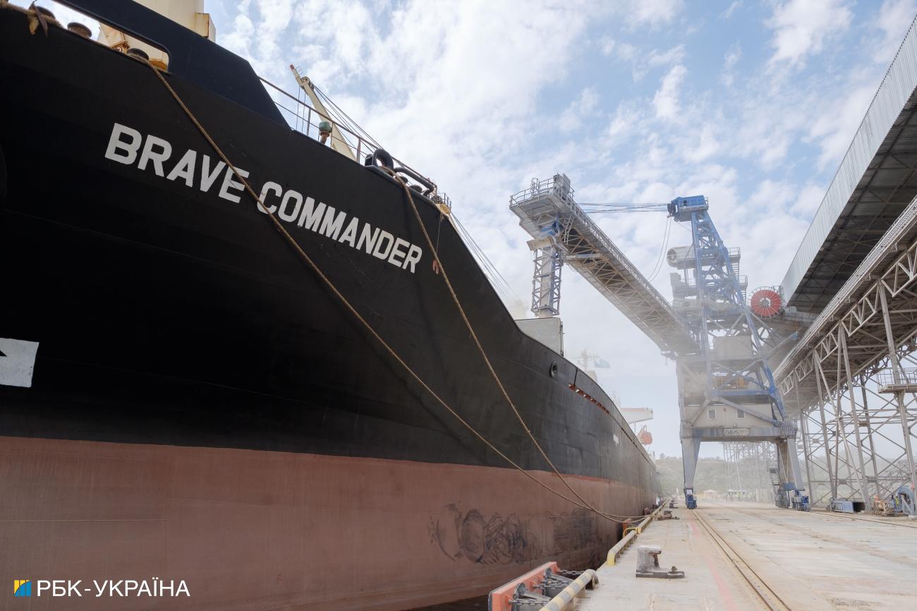 Под угрозой ракетных ударов. Как из Украины вывозят зерно в голодающие страны