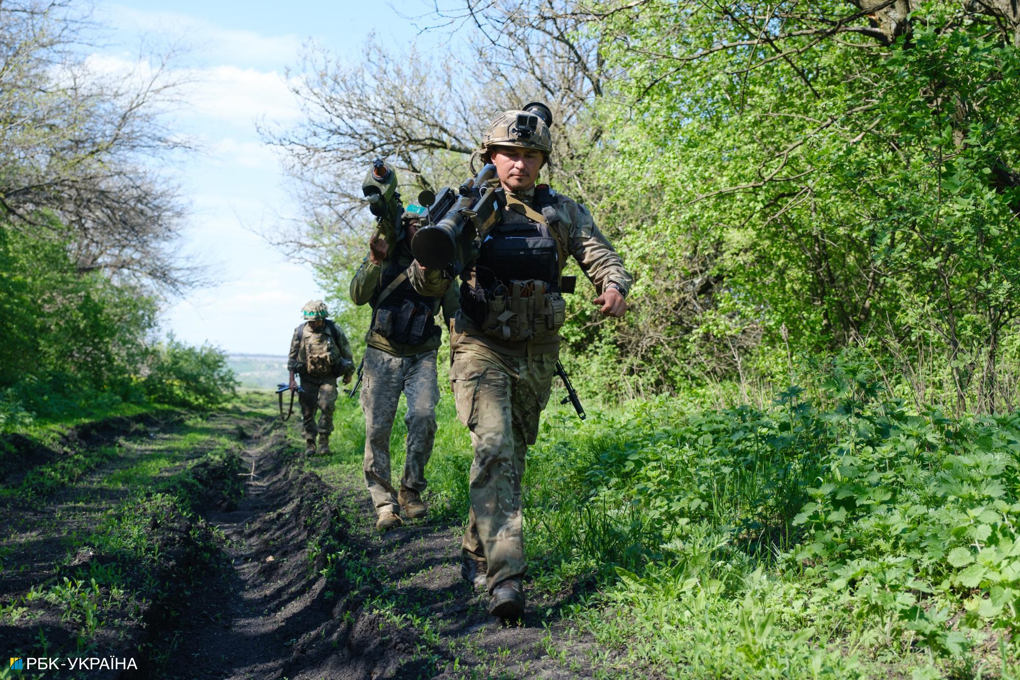 Два дня под Бахмутом. Истории военных с самой горячей точки фронта – репортаж РБК-Украина