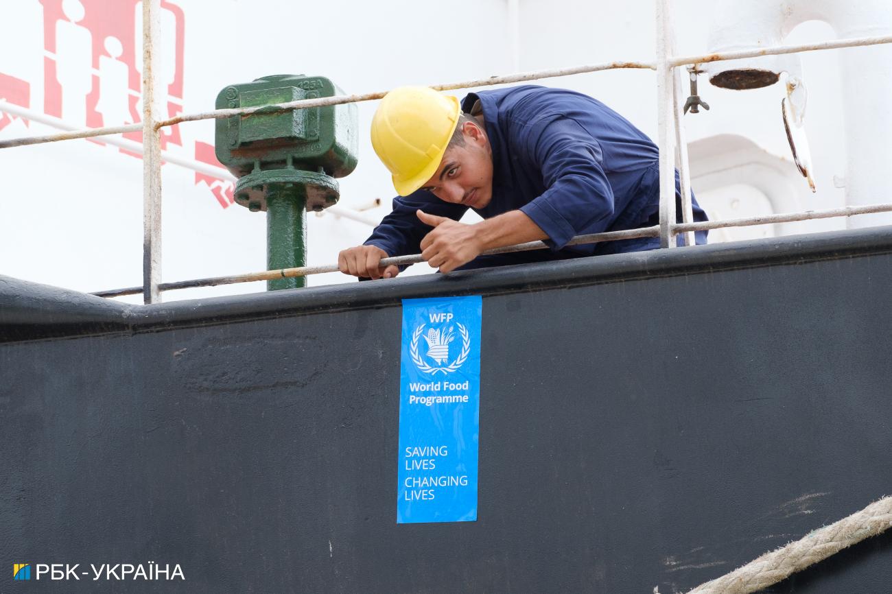 Под угрозой ракетных ударов. Как из Украины вывозят зерно в голодающие страны