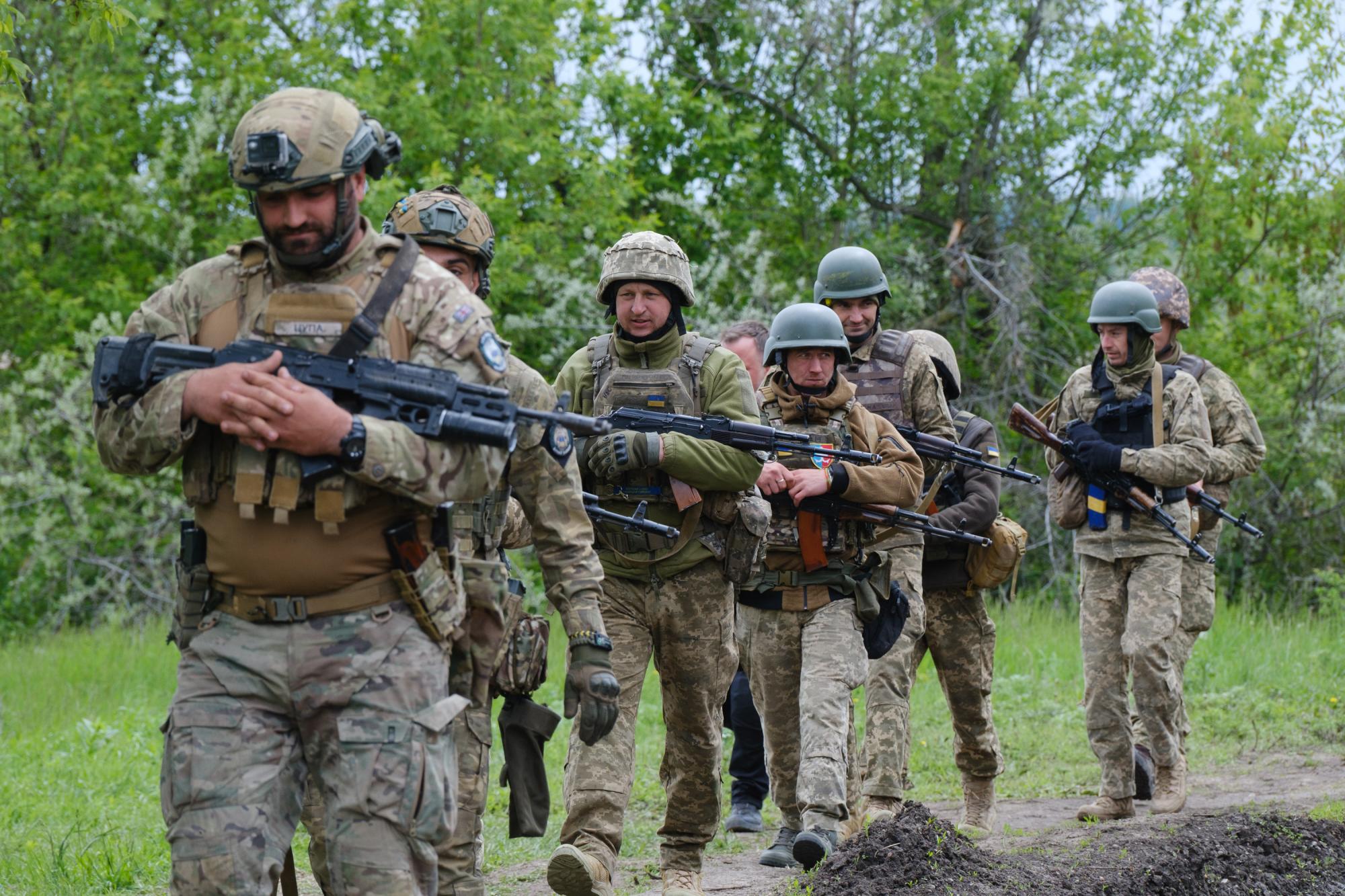 Швидкість, точність, сила: майстерність українських морпіхів на яскравих фото