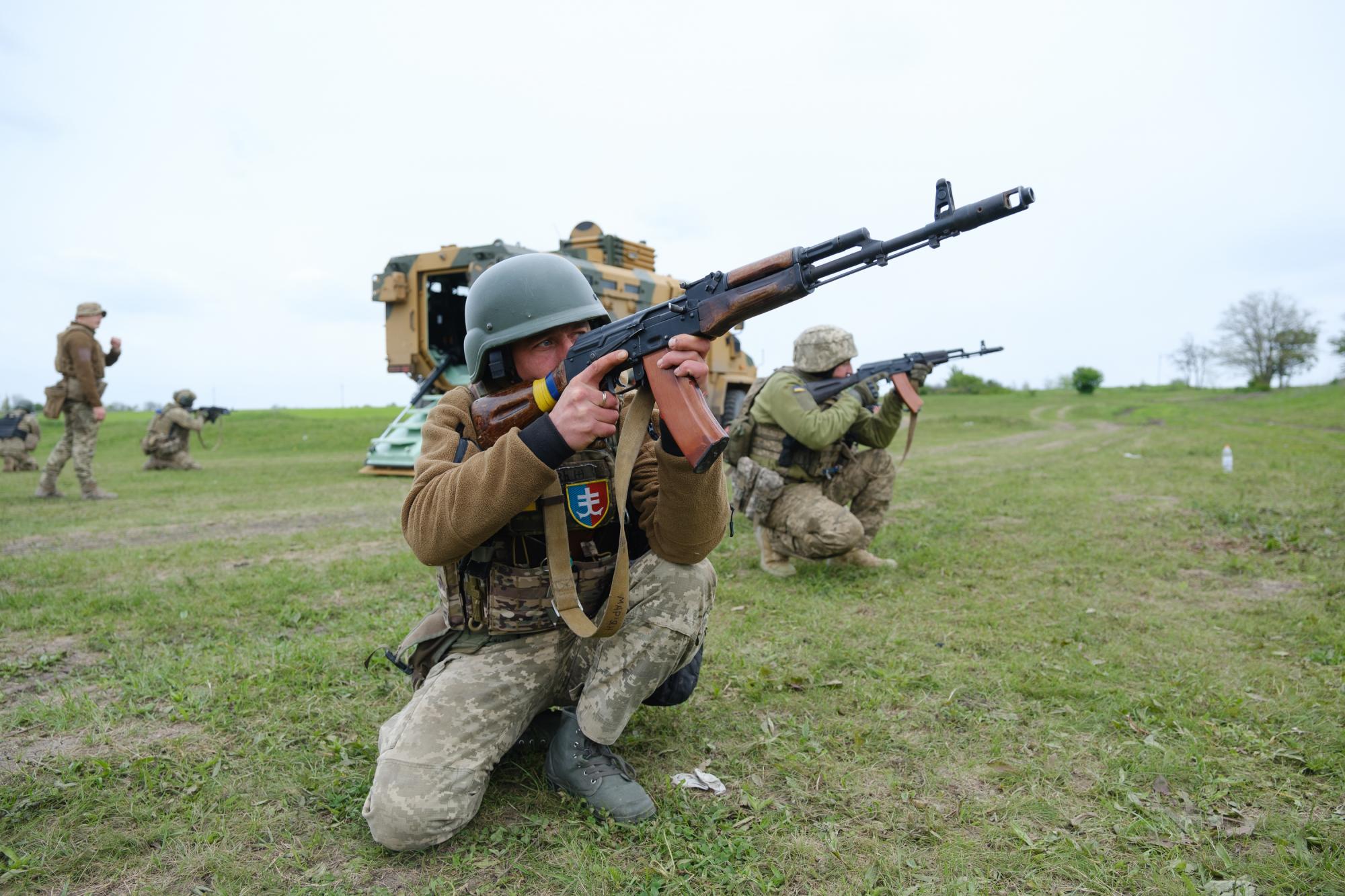 Швидкість, точність, сила: майстерність українських морпіхів на яскравих фото