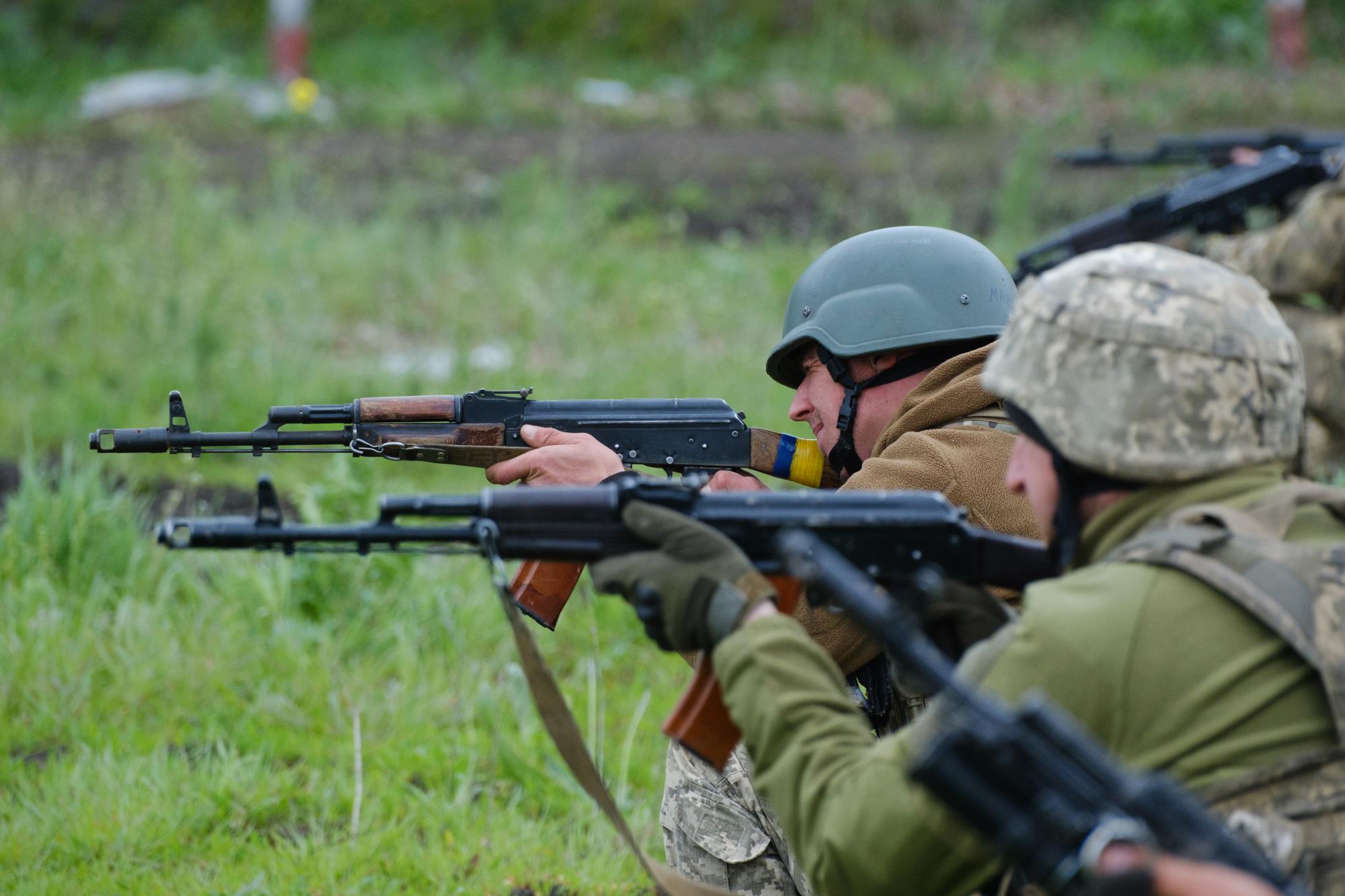 Швидкість, точність, сила: майстерність українських морпіхів на яскравих фото