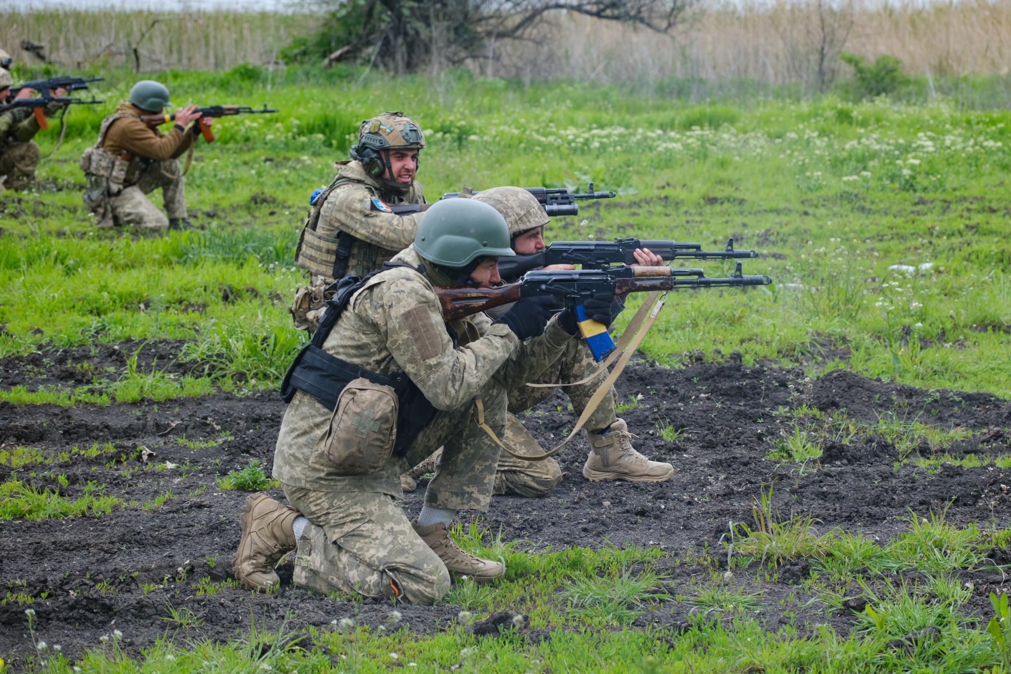 Швидкість, точність, сила: майстерність українських морпіхів на яскравих фото