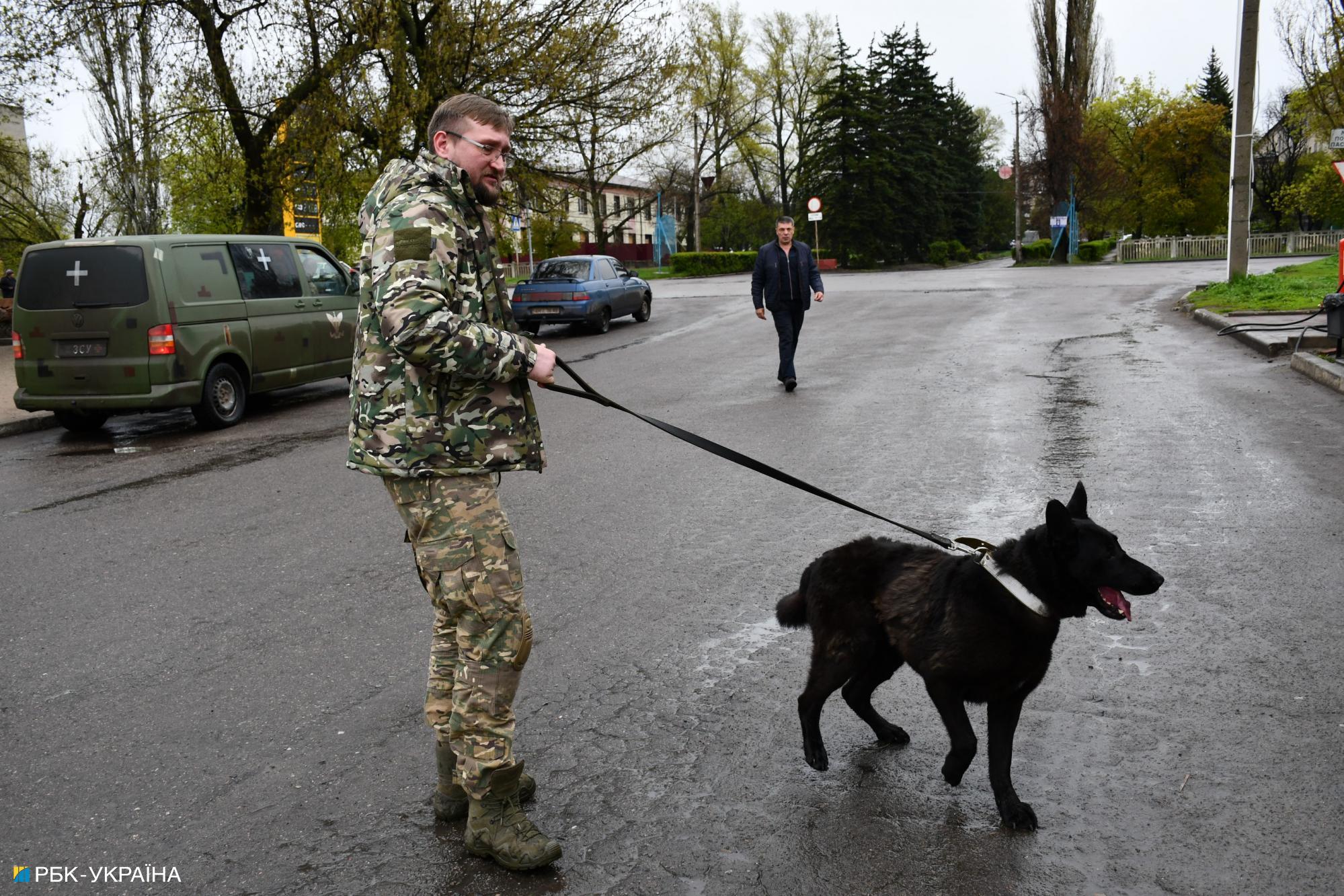 "У Києві війна закінчилась". Історія волонтера про вигорання, фронт та втому від війни