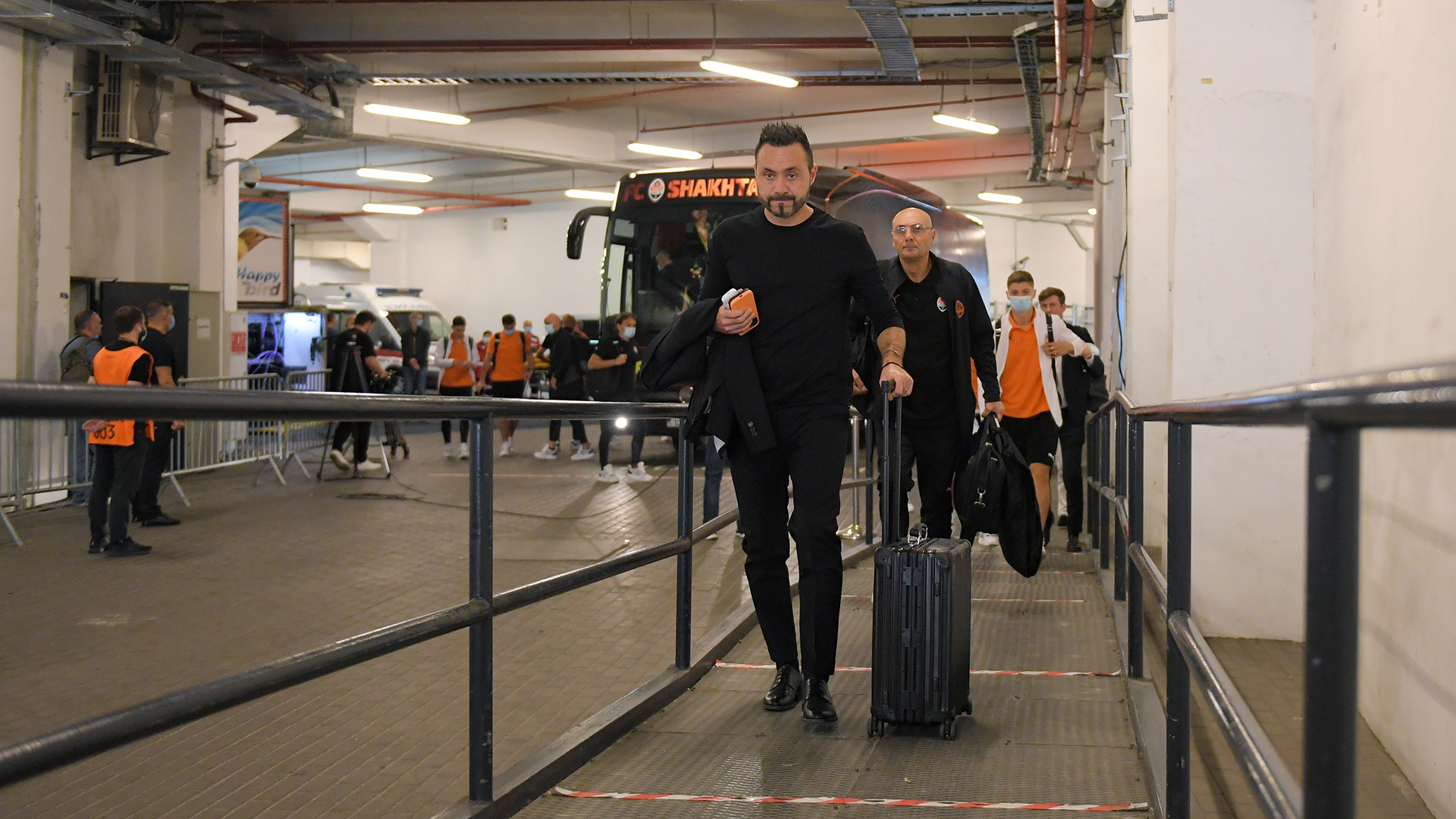 "Шахтер" на переправе. Трио кандидатов на место "дезертира" Де Дзерби