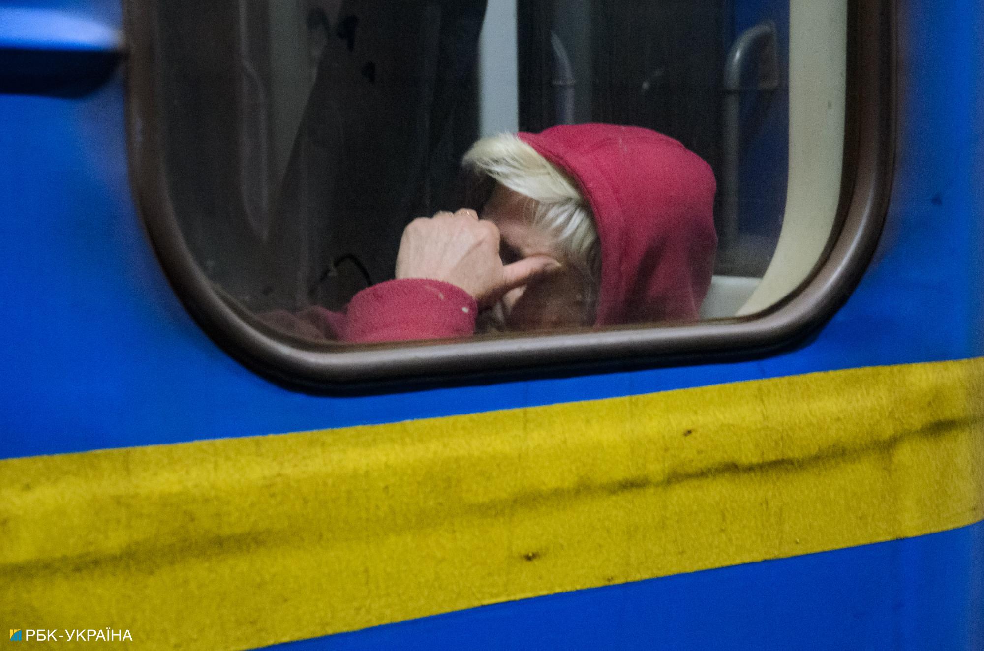 Истории из "подземки". Как живут и о чем мечтают люди в киевском метро