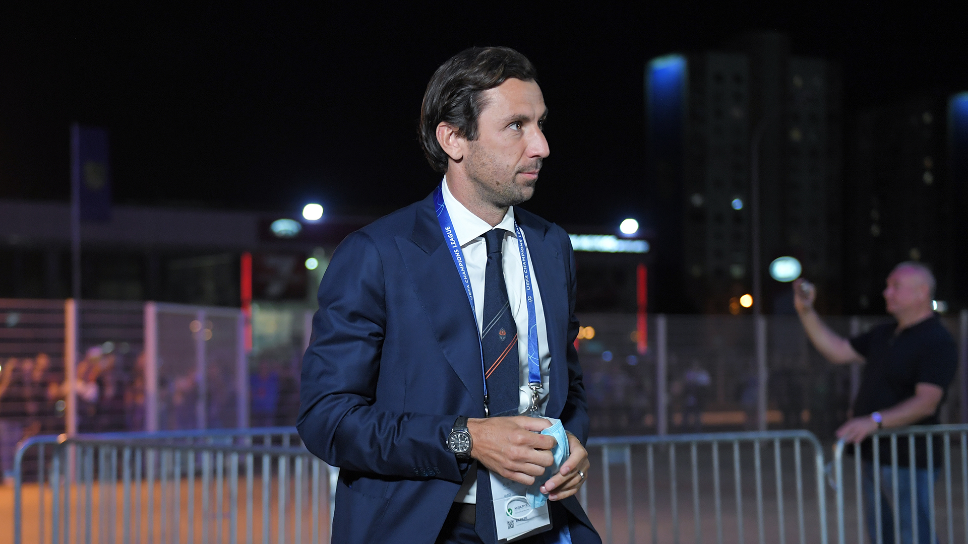 "Шахтер" на переправе. Трио кандидатов на место "дезертира" Де Дзерби