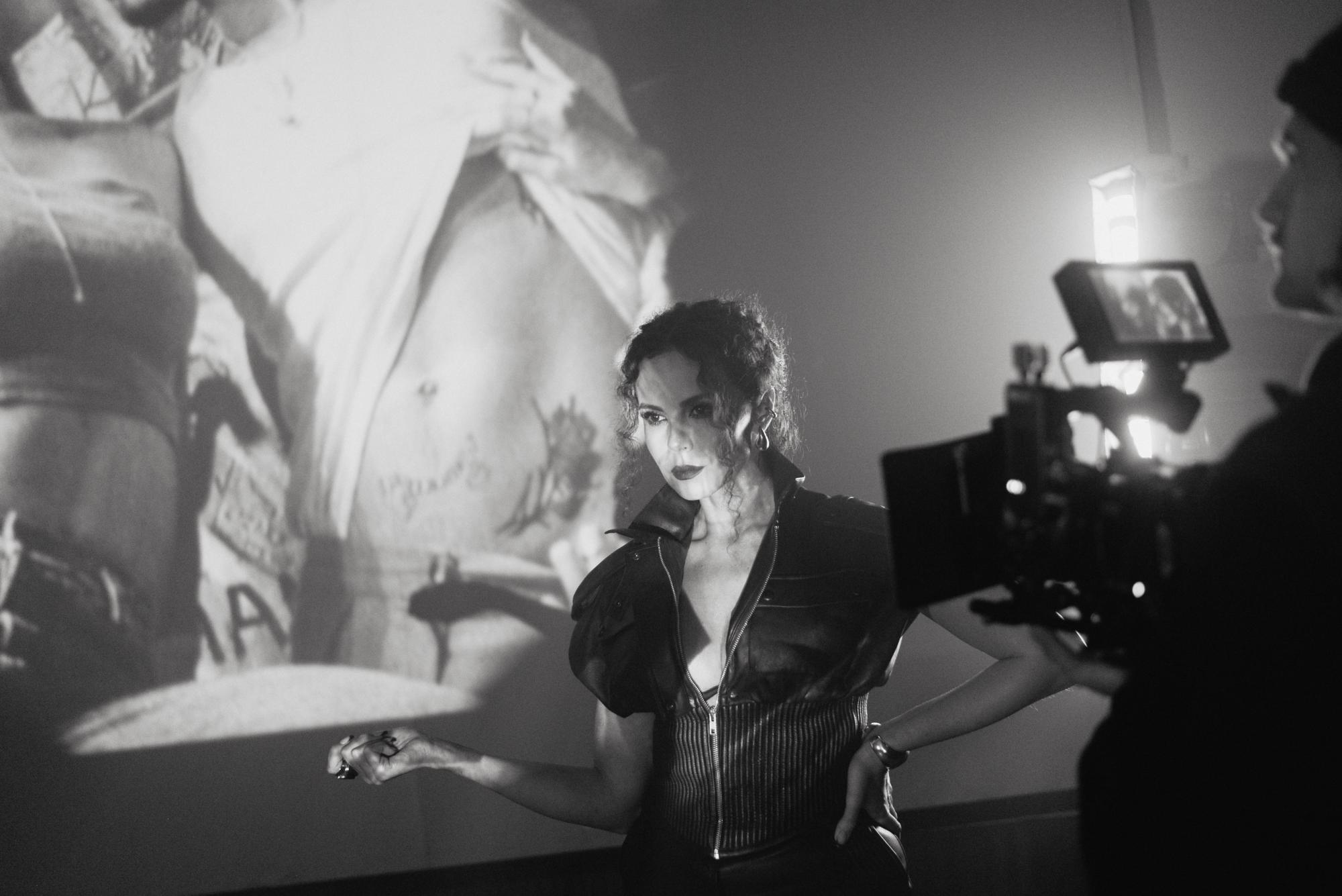 Розрив стосунків і очищення від минулого. Настя Каменських і Ostrovskyi пояснюють символізм кліпу "Гріхи"