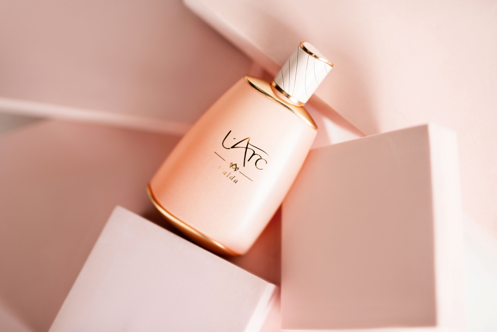 10 небанальних та вишуканих жіночих ароматів на весну