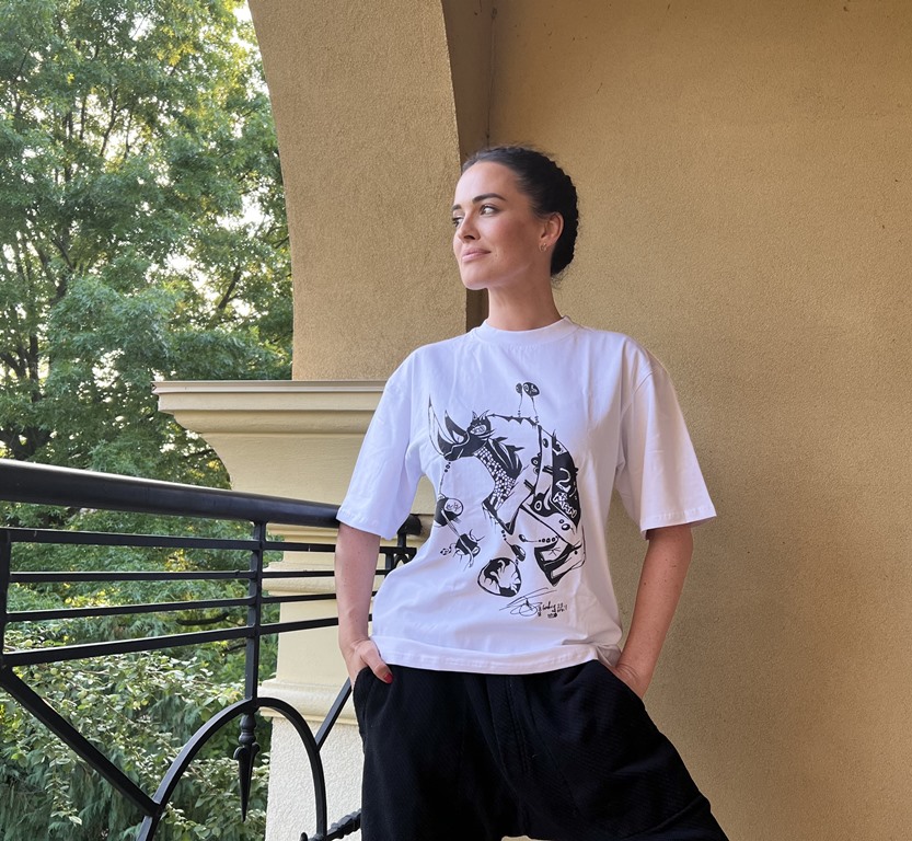 Астафьева, Пивоваров и даже Мисс Украина нарядились в похожие футболки: зачем звезды это сделали