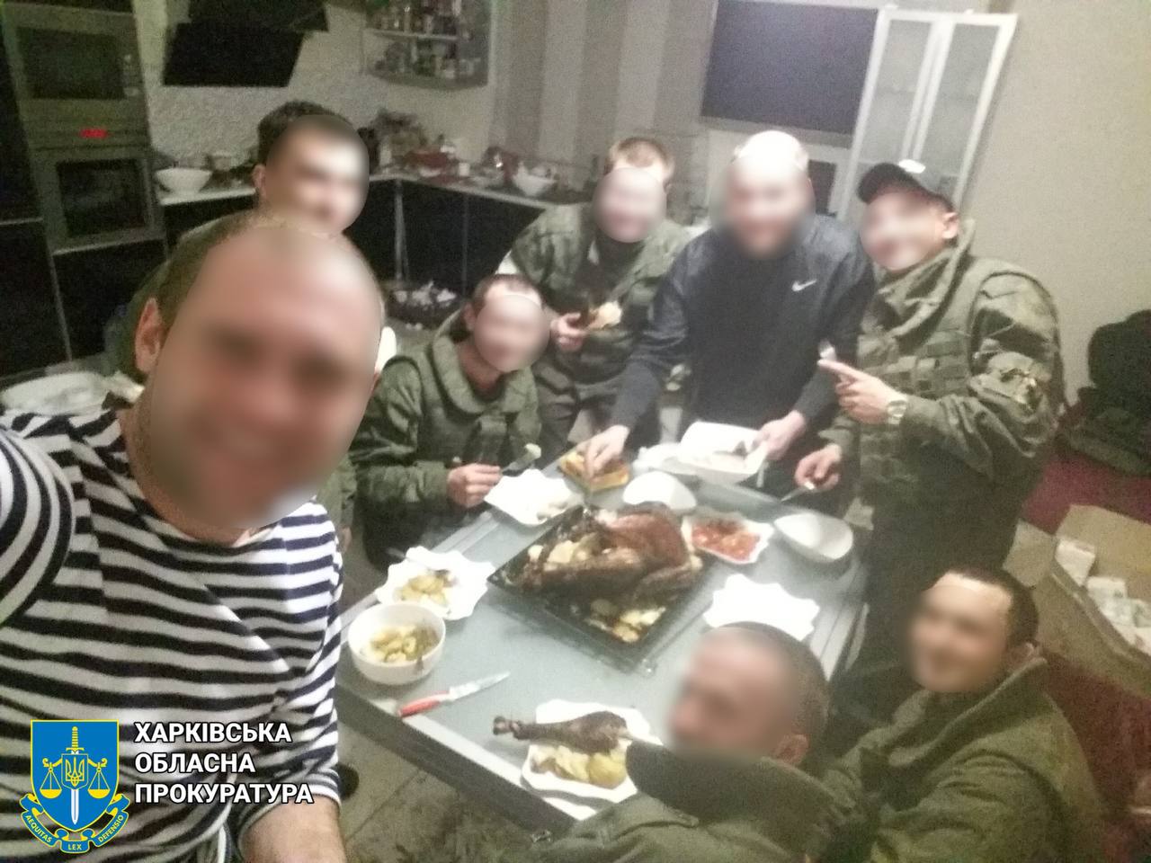 Допомогло встановити "фото на згадку". Дев'ятьом окупантам оголосили підозру