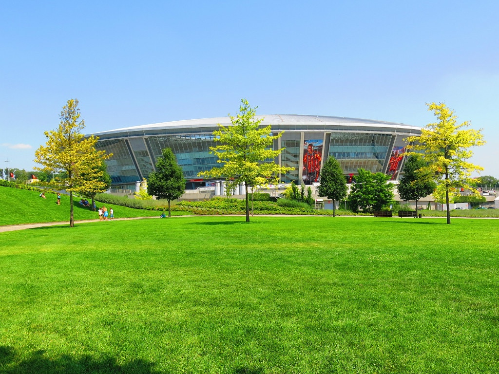 Появились свежие фото "Донбасс-Арены", куда боятся заходить люди: печальные кадры