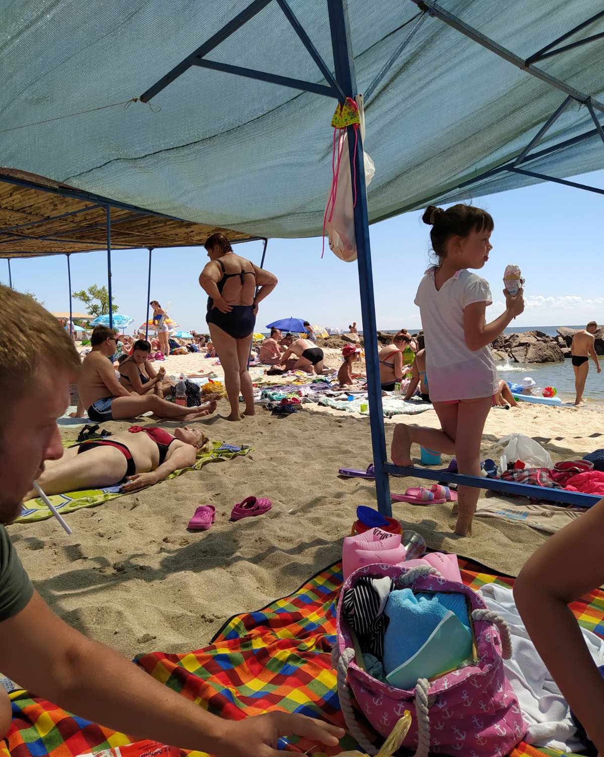 Оккупанты зазывают на курорты возле разрушенного Мариуполя (фото)