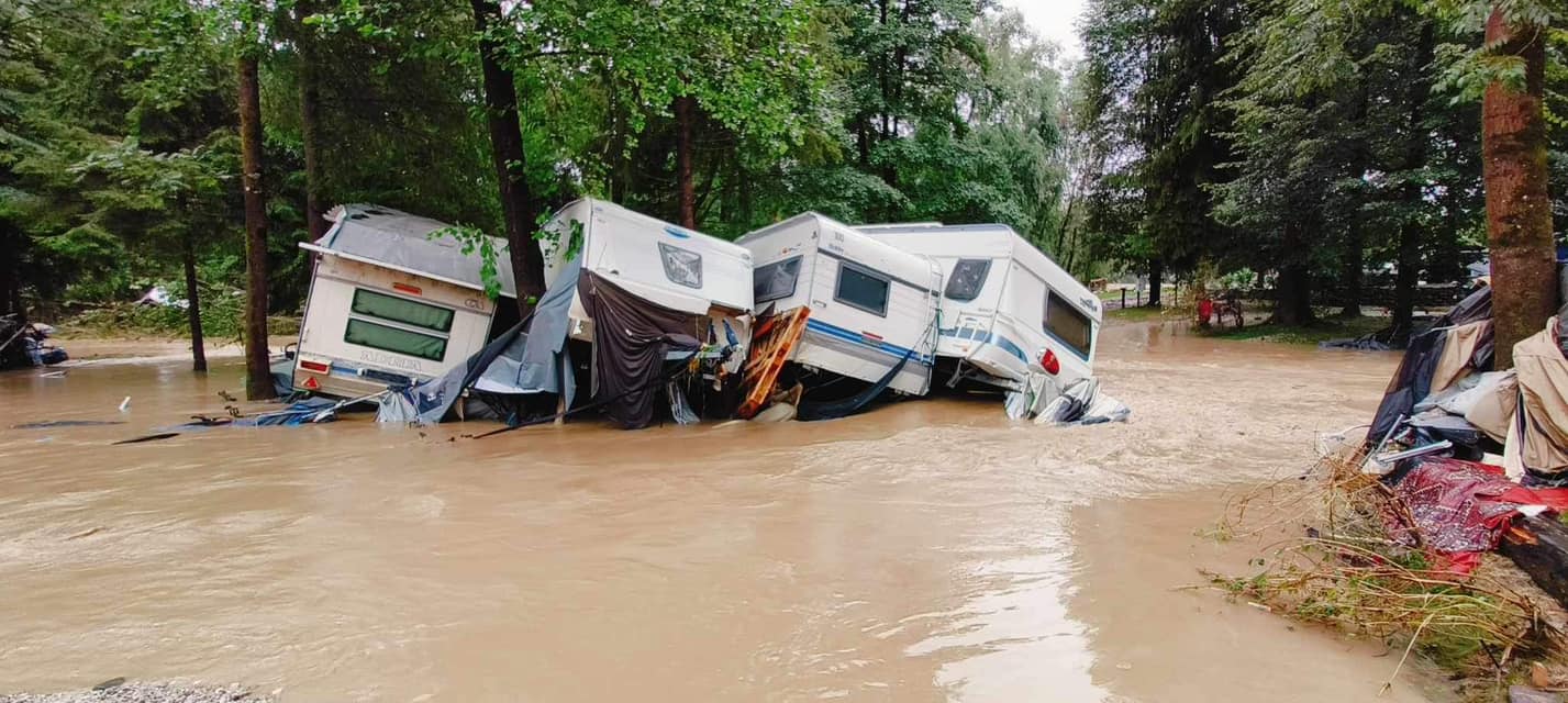 Збитки у 500 млн євро та рятувальники з НАТО. Як Словенія бореться з руйнівною повінню