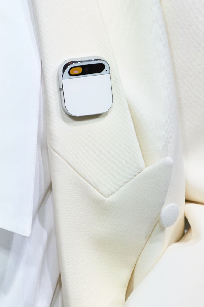 Экс-сотрудники Apple показали гаджет, который "однажды заменит смартфон"