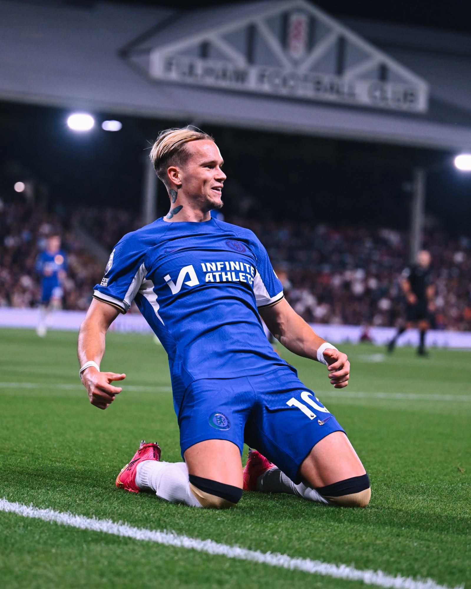 Наконец-то это произошло! Мудрик забил первый гол за "Челси" в АПЛ (видео)