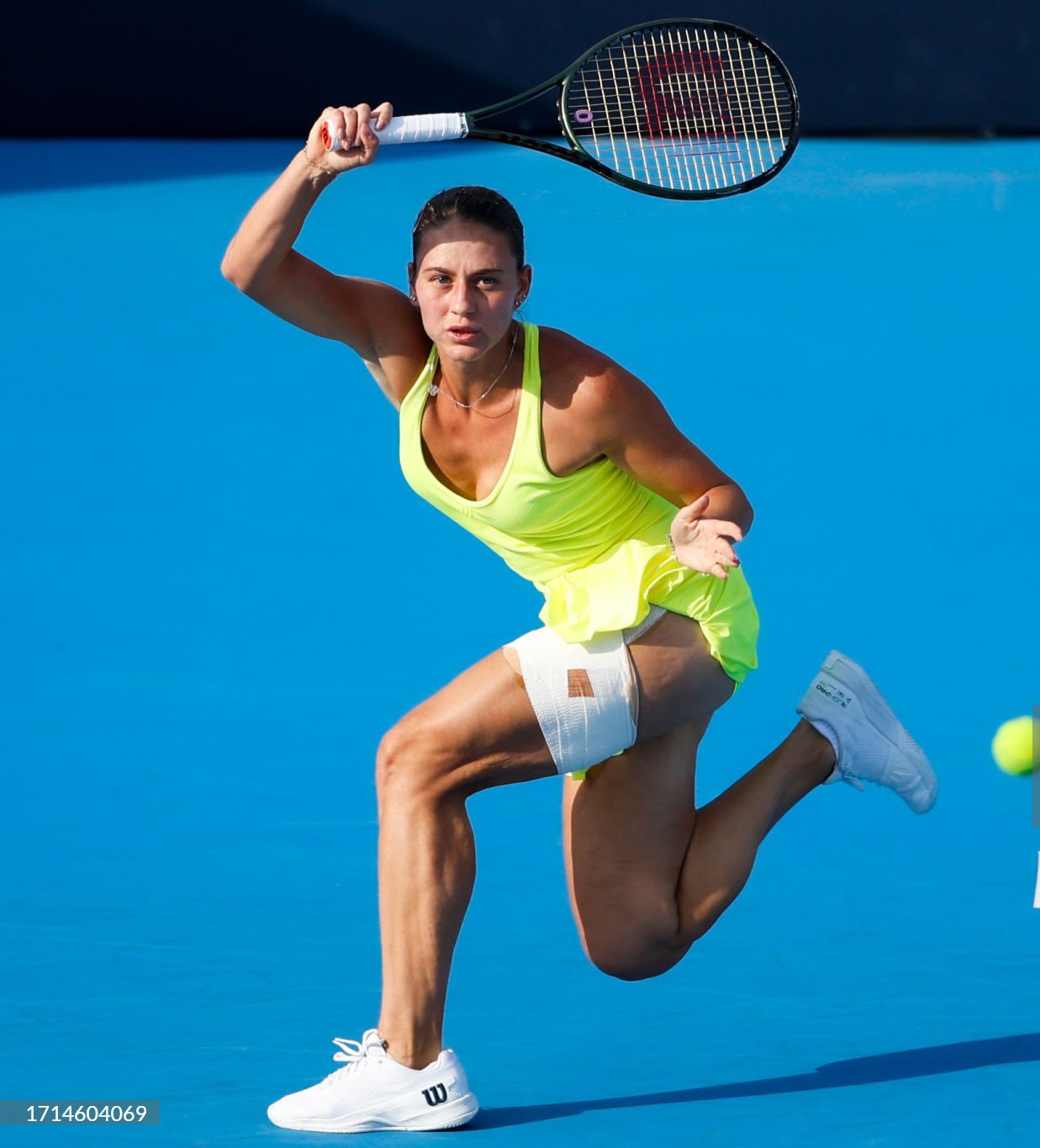 Марта Костюк в драматичній дуелі вибила 7-му ракетку світу: фото і відео