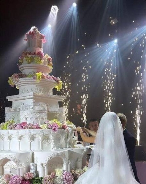 У Львові вручили повістку екс-прокурору Ільницькому, який відгуляв елітне весілля