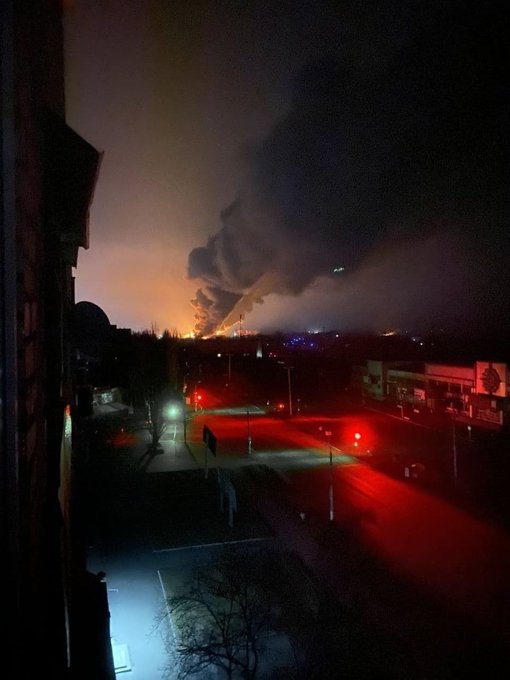 У Миколаєві прогриміли два потужні вибухи: горить заправка і склад ПММ