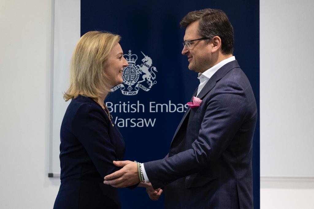 Джонсон іде, але підтримка залишається. Що кажуть можливі наступники про Україну